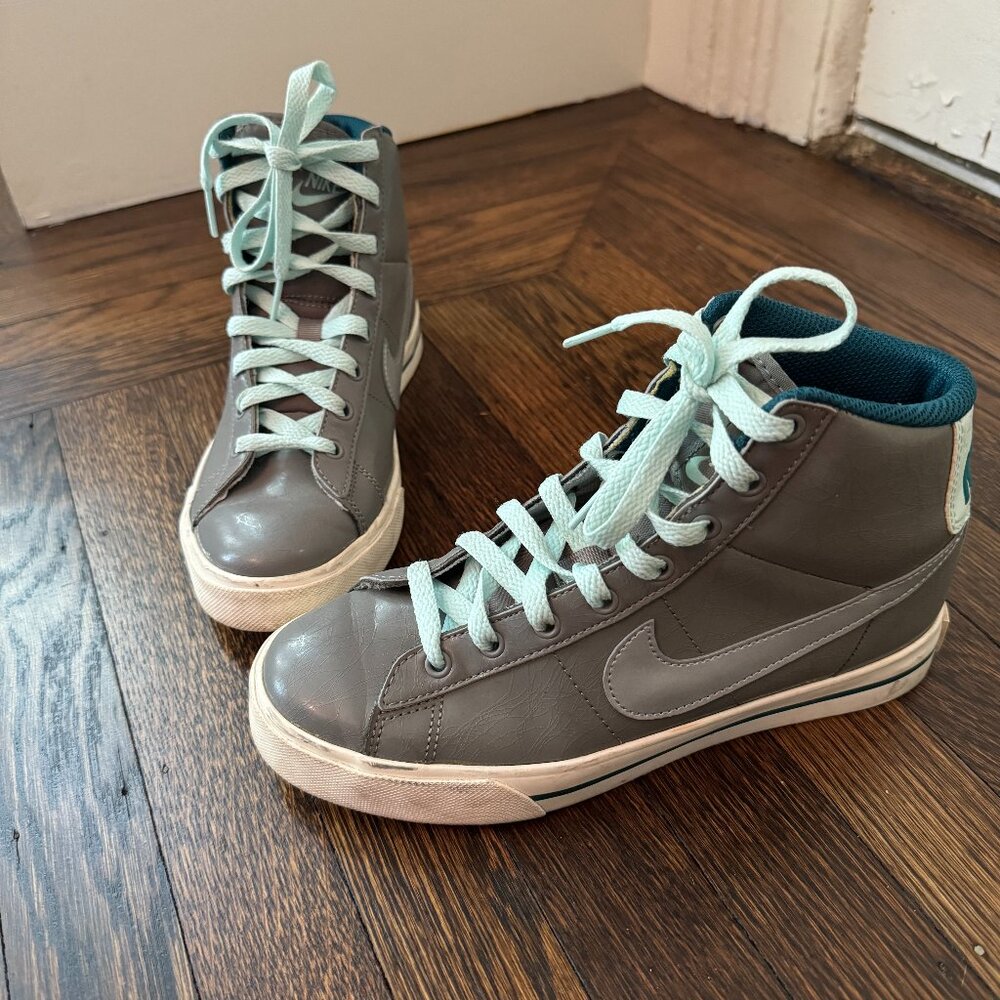 Nike Women's Sweet Classic Gray & White High Top Athletic Sneakers Teal Size 7